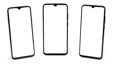 Beyaz ekranlı üç siyah cep telefonu. Beyaz arka planda izole edilmiş. Yüksek çözünürlüklü. Tam alan derinliği. Bir modelin akıllı telefonunu çevirme konsepti.