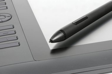 Ekran arka planında dijital tablet için stil izole edildi. Yüksek çözünürlüklü. Tam alan derinliği.