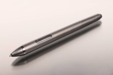 Ekran arka planında dijital tablet için stil izole edildi. Yüksek çözünürlüklü. Tam alan derinliği.