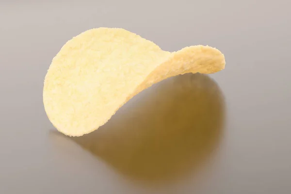 Chip Batata Único Isolado Fundo Tela Foto Alta Resolução Profundidade — Fotografia de Stock