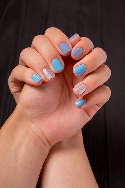 güzel eller ile şık manikür 