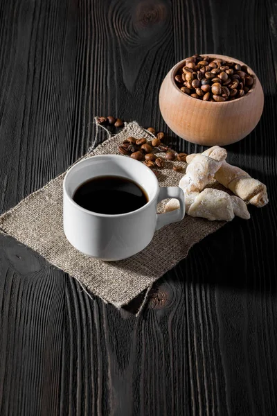 Una Tazza Caffè Americano Sulla Consistenza Del Legno Fotografia Still — Foto Stock