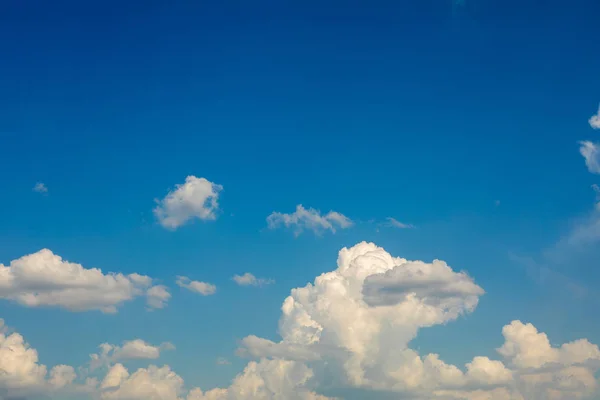 Blauwe Hemel Met Wolken Zonnige Dag Aard Achtergrond — Stockfoto