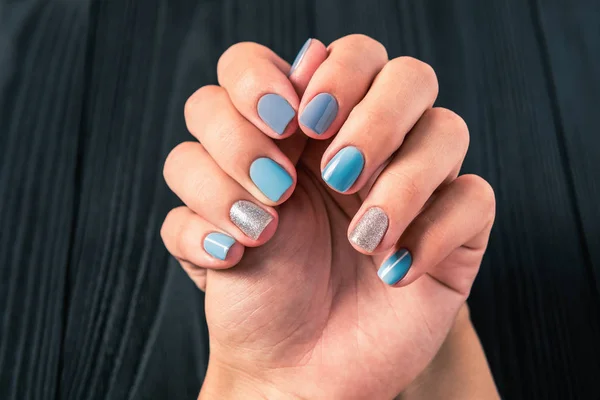 Piękne Kobiece Dłonie Stylowe Manicure — Zdjęcie stockowe