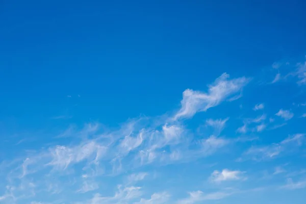 Cielo Blu Con Nuvole Nella Giornata Sole Sfondo Della Natura — Foto Stock