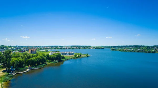 Schilderachtige Bos Blauwe Heldere Rivier Zonnige Dag — Stockfoto