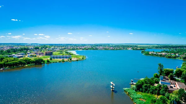 Luchtfoto Van Groene Weiden Rivier Zonnige Dag — Stockfoto