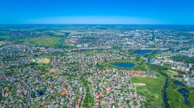 Şehrin dron dan gün batımında atış