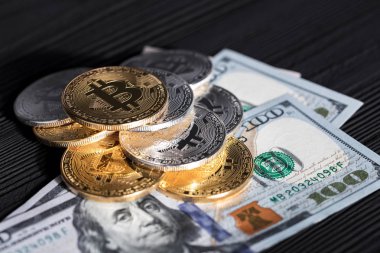 Altın bitcoin sikke ve bize dolar kapatın. Elektronik kripto para