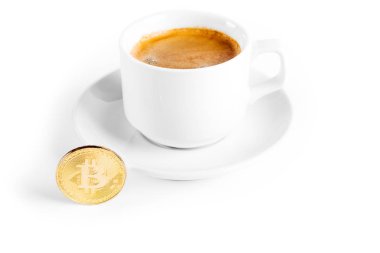 Cryptocurrency altın bitcoin ayakta beyaz bir arka plan üzerinde izole kahve Kupası