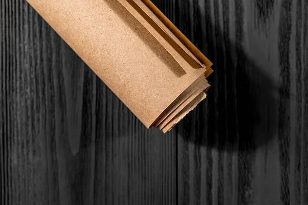 Yellow Kraft Paper Black Wooden Background — Stock Photo, Image