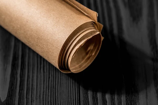 Yellow Kraft Paper Black Wooden Background — Stock Photo, Image