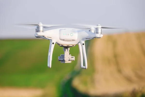 Quadcopter Drone Polu Zielonej Kukurydzy — Zdjęcie stockowe