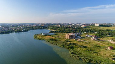 City adlı uçağı günbatımı