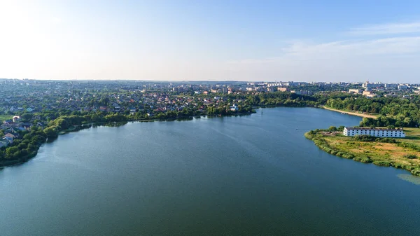 Staden Vid Solnedgången Från Drönaren — Stockfoto