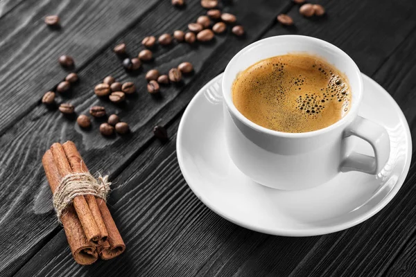 Kopp Kaffe Med Brunt Socker Ett Träbord — Stockfoto