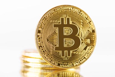 Beyaz bir arka plan üzerinde izole Bitcoin