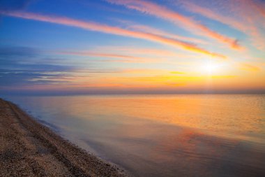 Mavi gök, güneş ve deniz