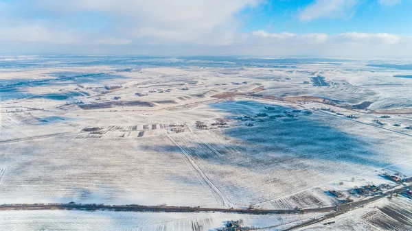 Vista Aérea Terra Inverno Com Florestas Campos Brancos Inverno Dia — Fotografia de Stock