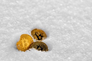 Bitcoin cryptocurrency üstünde kar.