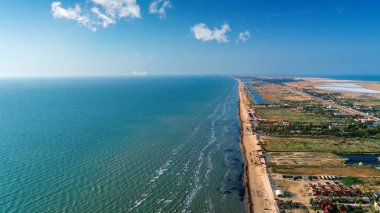 Güzel güneşin doğuşunu Beach.