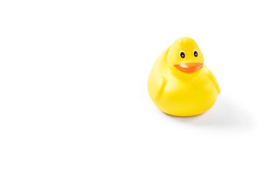 Sarı plastik ördek beyaz arkaplanda izole