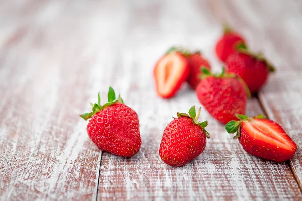 Strawberry isolated on a wood background — Stock Photo, Image