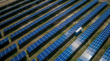 Hava görünümünde güneş panelleri