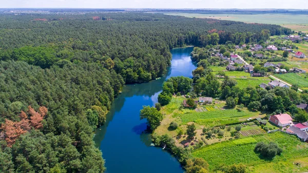Drone met een camera, mooie zomer riviertje vanaf een hoogte — Stockfoto