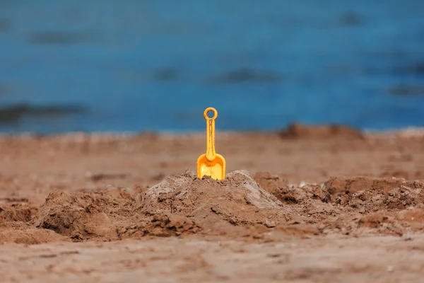 Kinderset für Spiel mit Sand am Meer — Stockfoto