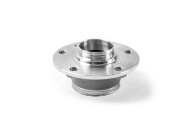 Beyaz arka plan üzerinde izole otomobil parçaları taşıyan tekerlek hub