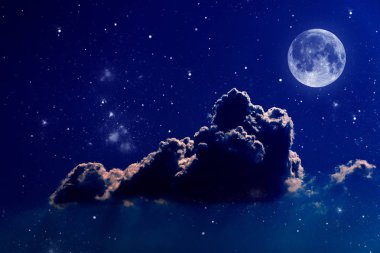 Yıldızlı ve aylı gece gökyüzü