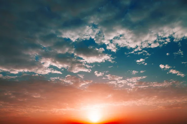 Nubes de cielo, cielo con nubes y sol — Foto de Stock