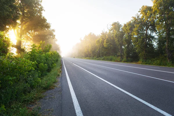 Asphalt highways and mountains under the blue sky — Stock Photo, Image