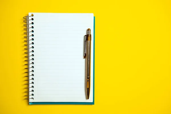 The white open notepad isolated on the yellow background — Stockfoto