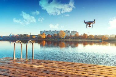 Dijital kamera, arka plan bulanıklık nehirde Uçak Helikopter