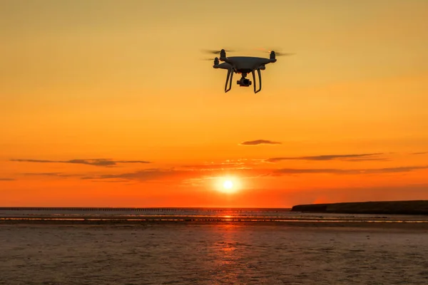 Poranne słońce z latanie drone — Zdjęcie stockowe