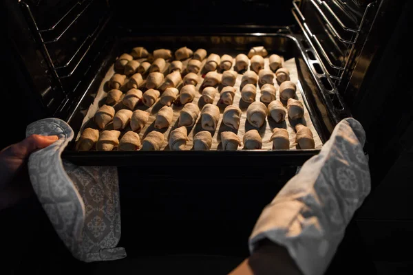ขนมอบโฮมเมด พรมก บแยมในเตาอบ เบเก าหร บอบ — ภาพถ่ายสต็อก