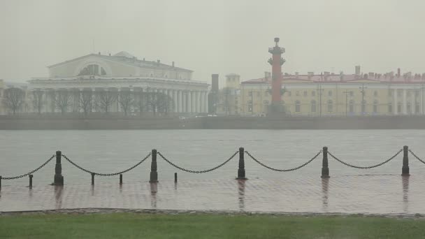 Pioggia Nel Centro Storico San Pietroburgo Fiume Neva — Video Stock