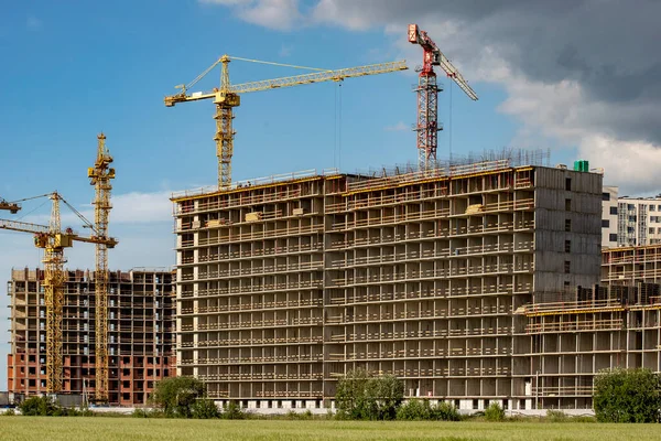 圣彼得堡郊区的新建筑 建筑工地 免版税图库图片