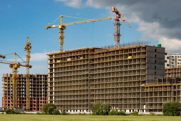 Nieuwe Gebouwen Aan Rand Van Petersburg Bouwplaats Rechtenvrije Stockafbeeldingen