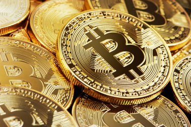 Altın Bitcoin closeup yığını