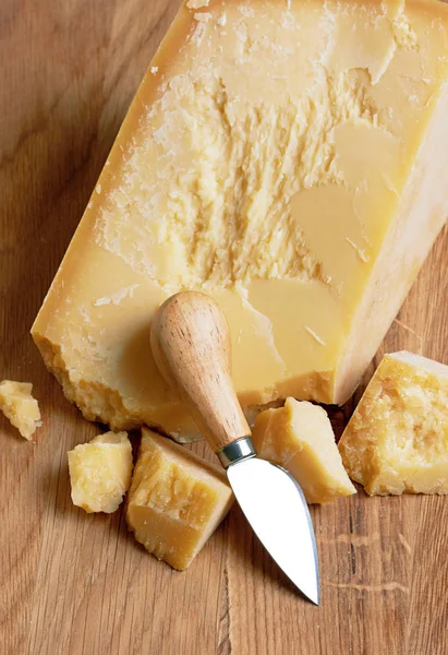 Parmigiano Reggiano Tavola Legno — Zdjęcie stockowe