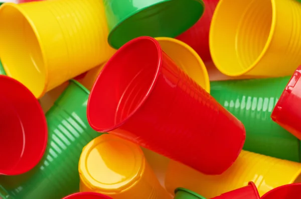 Пластиковые Цветные Чашки Крупным Планом Концепция Экологических Проблем — стоковое фото