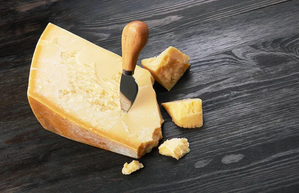 Parmesan cheese on wood — Stock Photo, Image