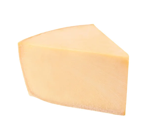 Сыр пармезан изолирован на белом — стоковое фото