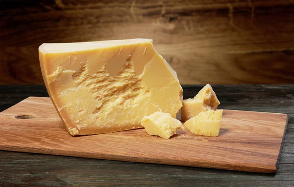 Parmigiano su legno — Foto Stock