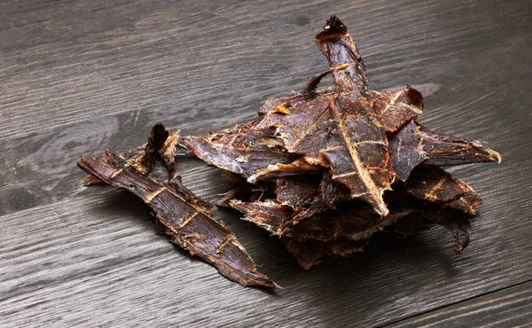 Piezas Carne Seca Sobre Fondo Madera — Foto de Stock