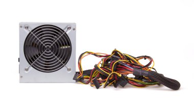 Güç ünitesi beyaz arkaplanda izole edildi