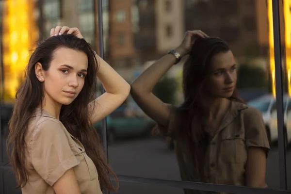 Fashion city portrait of stylish woman — Stock Photo, Image